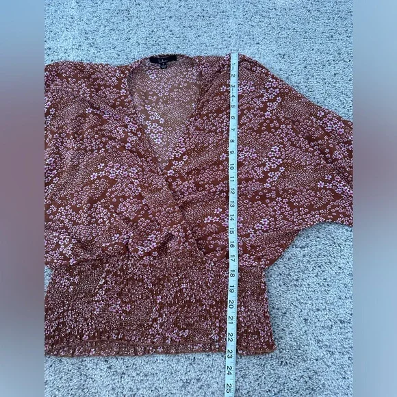Lulu’s Floral Print Sheer Smocked Top size Medium - Picture 7 of 8